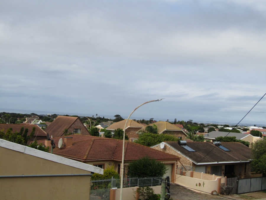 8 Bedroom Property for Sale in Wavecrest Eastern Cape